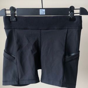 Black, Size 2, lulu athletic shorts with side pockets. Like new.